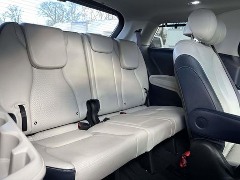 Used 2025 Kia Carnival SX Prestige image 26