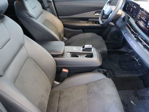 Used 2023 Nissan Ariya AWD image 40