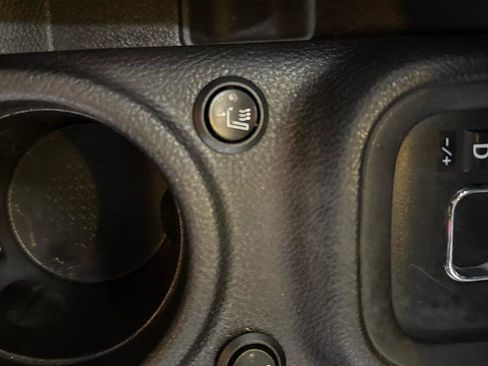 Used 2014 Jeep Wrangler Unlimited Rubicon w/ Connectivity Group AWD/4WD image 16