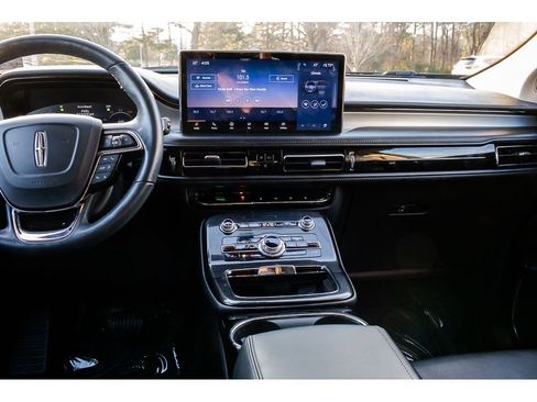 Used 2023 Lincoln Nautilus AWD w/ Premium Package image 12