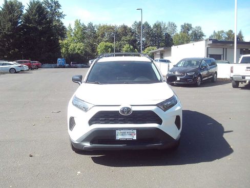 Used 2020 Toyota RAV4 LE AWD/4WD image 8