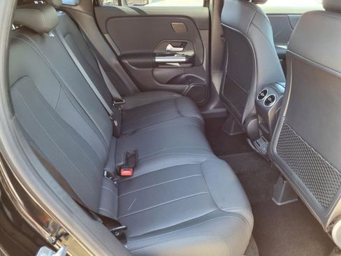 Used 2025 Mercedes-Benz GLA 250 image 44