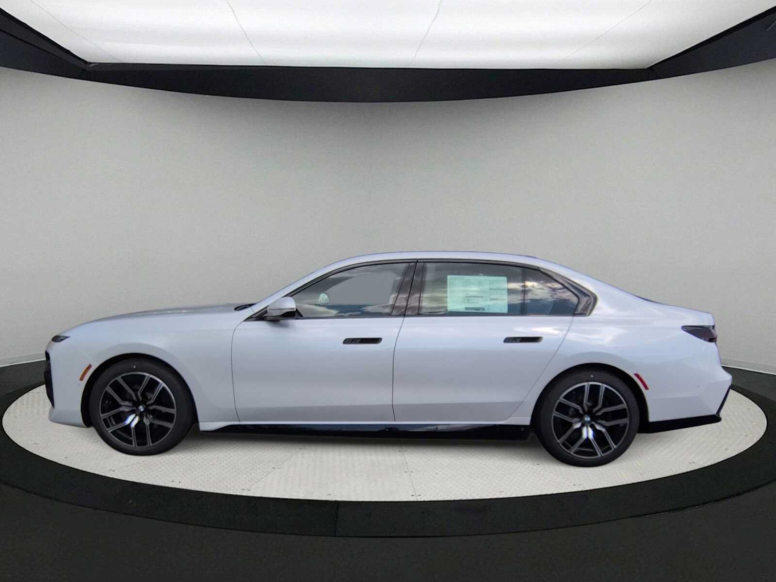 Used 2026 BMW i7 xDrive60 w/ Executive Package AWD/4WD image 5