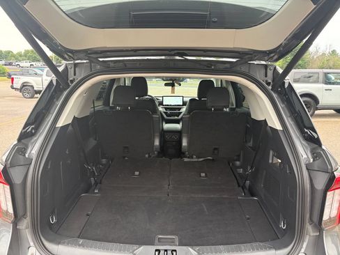 Used 2025 Ford Explorer Active w/ Active Comfort Package RWD image 9