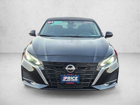 Used 2024 Nissan Altima 2.5 SV image 2