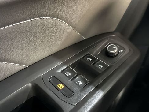 Used 2023 Volkswagen Atlas Cross Sport SE FWD image 17