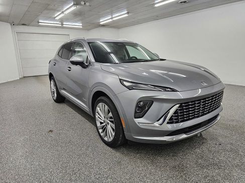 New 2026 Buick Envision Avenir image 3