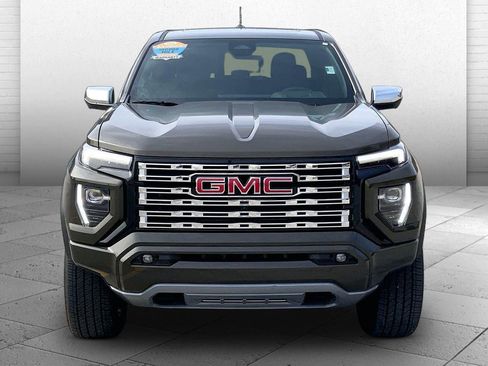 Used 2023 GMC Canyon Denali image 2