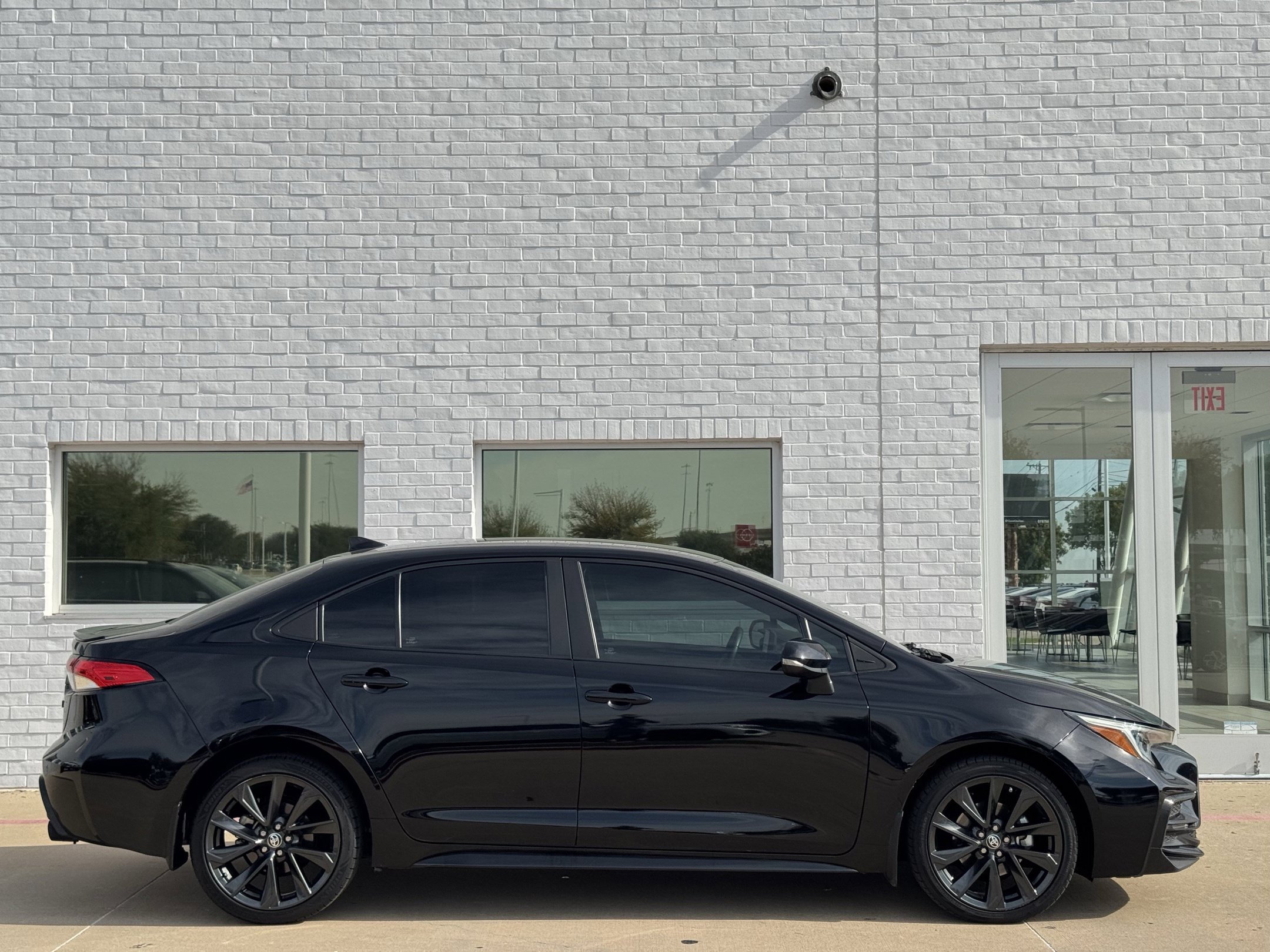 Used 2023 Toyota Corolla SE FWD image 3