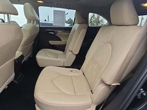 Used 2021 Toyota Highlander Platinum image 9