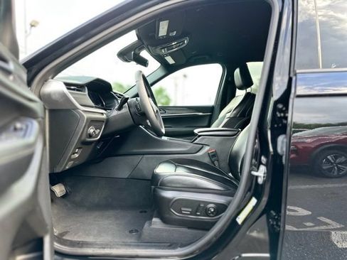 Used 2025 Jeep Grand Cherokee Limited AWD/4WD image 11