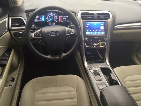 Used 2019 Ford Fusion SE FWD image 22
