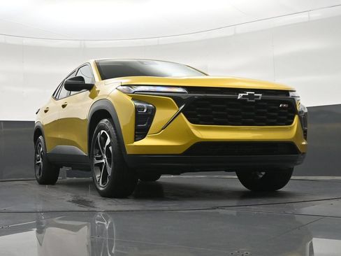Used 2024 Chevrolet Trax RS w/ Sunroof Package FWD image 29
