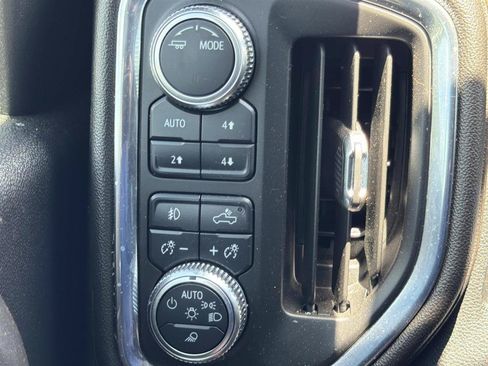 Used 2022 GMC Sierra 2500 AT4 w/ AT4 Premium Plus Package AWD/4WD image 19