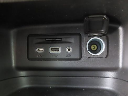 Used 2021 Chevrolet Equinox LT image 10