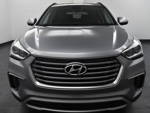 Used 2017 Hyundai Santa Fe SE image 2