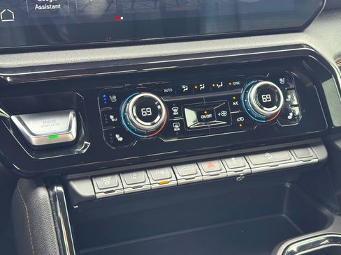 Used 2024 GMC Sierra 2500 AT4 w/ AT4 Preferred Package image 30