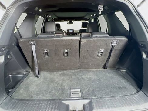 Used 2025 Honda Pilot TrailSport image 28