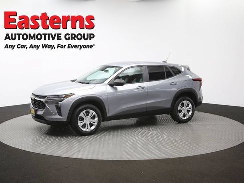 Used 2024 Chevrolet Trax LS FWD image 56