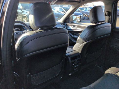 Used 2023 Jeep Grand Cherokee Altitude image 17