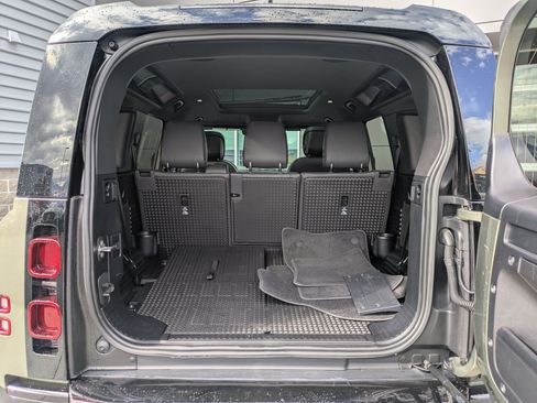 Used 2023 Land Rover Defender 110 X-Dynamic SE image 28