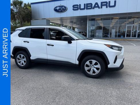 Used 2021 Toyota RAV4 LE FWD image 1