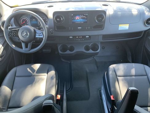 Used 2023 Mercedes-Benz Sprinter 2500 image 12