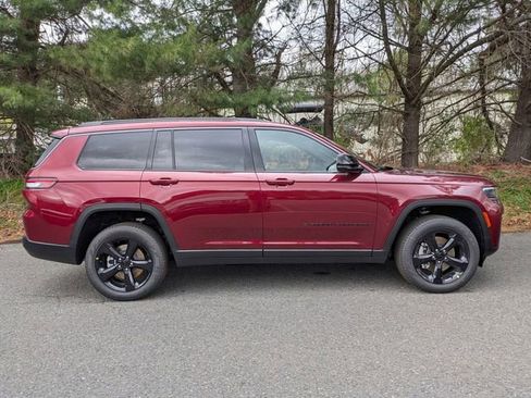 New 2026 Jeep Grand Cherokee L Limited AWD/4WD image 4
