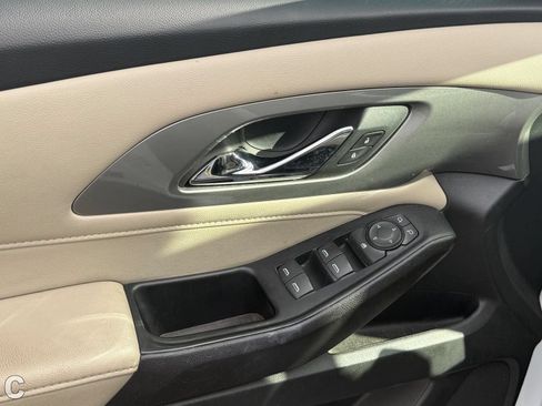 Certified 2023 Chevrolet Traverse LS FWD image 18