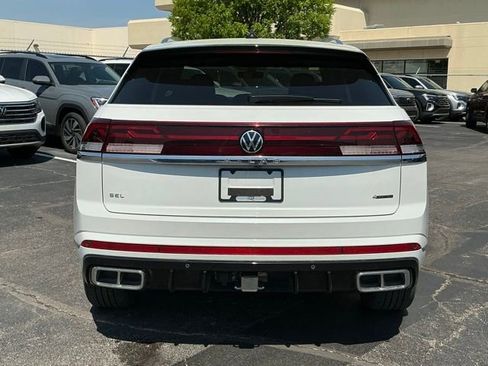 Used 2024 Volkswagen Atlas Cross Sport SEL R-Line image 4