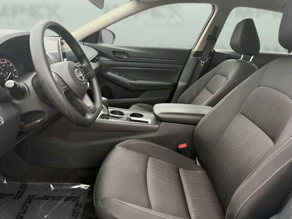 Used 2025 Nissan Altima 2.5 S FWD image 29