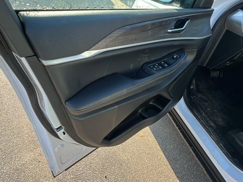 New 2026 Jeep Grand Cherokee Altitude image 14