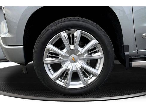 Used 2024 Chevrolet Silverado 1500 High Country w/ High Country Premium Package AWD/4WD image 10