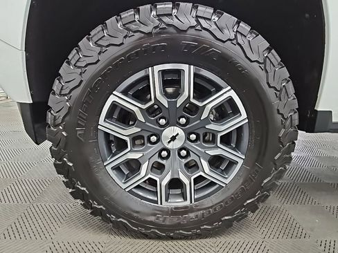 Used 2024 Chevrolet Colorado Z71 image 42