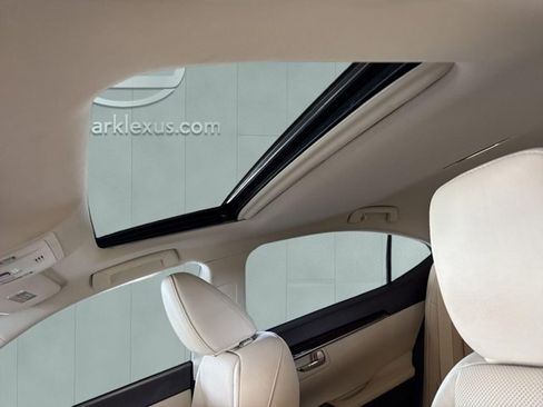 Used 2018 Lexus ES 350 w/ Luxury Package w/Wood Trim FWD image 22