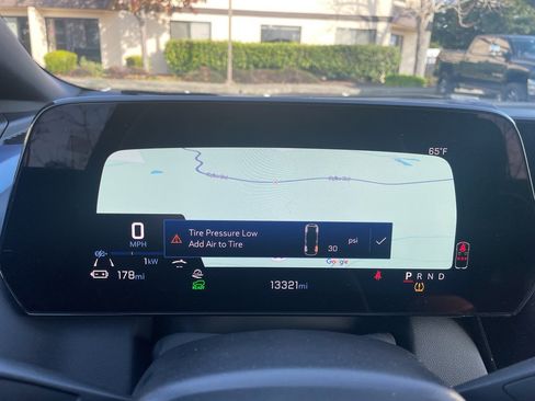 Used 2025 Chevrolet Equinox EV LT w/ Convenience Package image 22