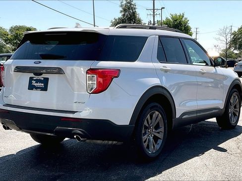 Used 2024 Ford Explorer XLT w/ Equipment Group 202A AWD/4WD image 16