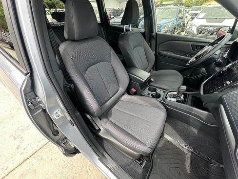 Used 2025 Subaru Forester Premium AWD/4WD image 9