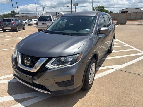 Used 2018 Nissan Rogue S FWD image 3