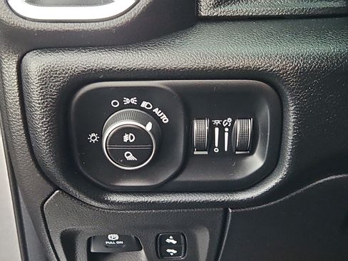 Used 2019 RAM 1500 Big Horn AWD/4WD image 9