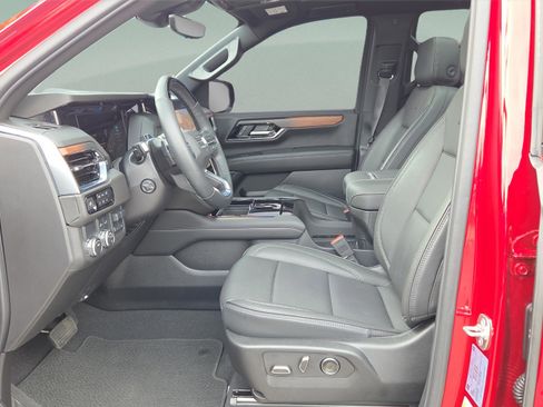 Used 2025 GMC Yukon Denali w/ Denali Reserve Package image 8