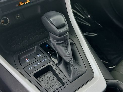 Used 2023 Toyota RAV4 XLE FWD image 21