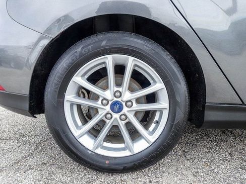 Used 2018 Ford Focus SE w/ SE Winter Package image 10