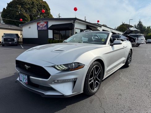 Used 2018 Ford Mustang Premium image 2