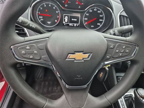 Used 2019 Chevrolet Cruze LT image 28