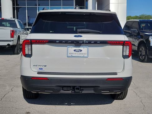 New 2026 Ford Explorer Active RWD image 5