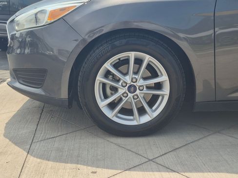 Used 2015 Ford Focus SE w/ SE Cold Weather Package FWD image 12