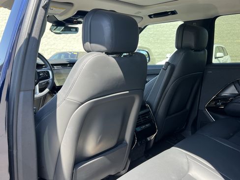 Used 2023 Land Rover Range Rover Sport SE AWD/4WD image 32