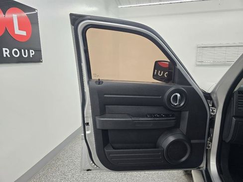 Used 2011 Dodge Nitro Heat RWD image 25