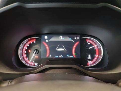 Used 2025 Toyota RAV4 XLE FWD image 18